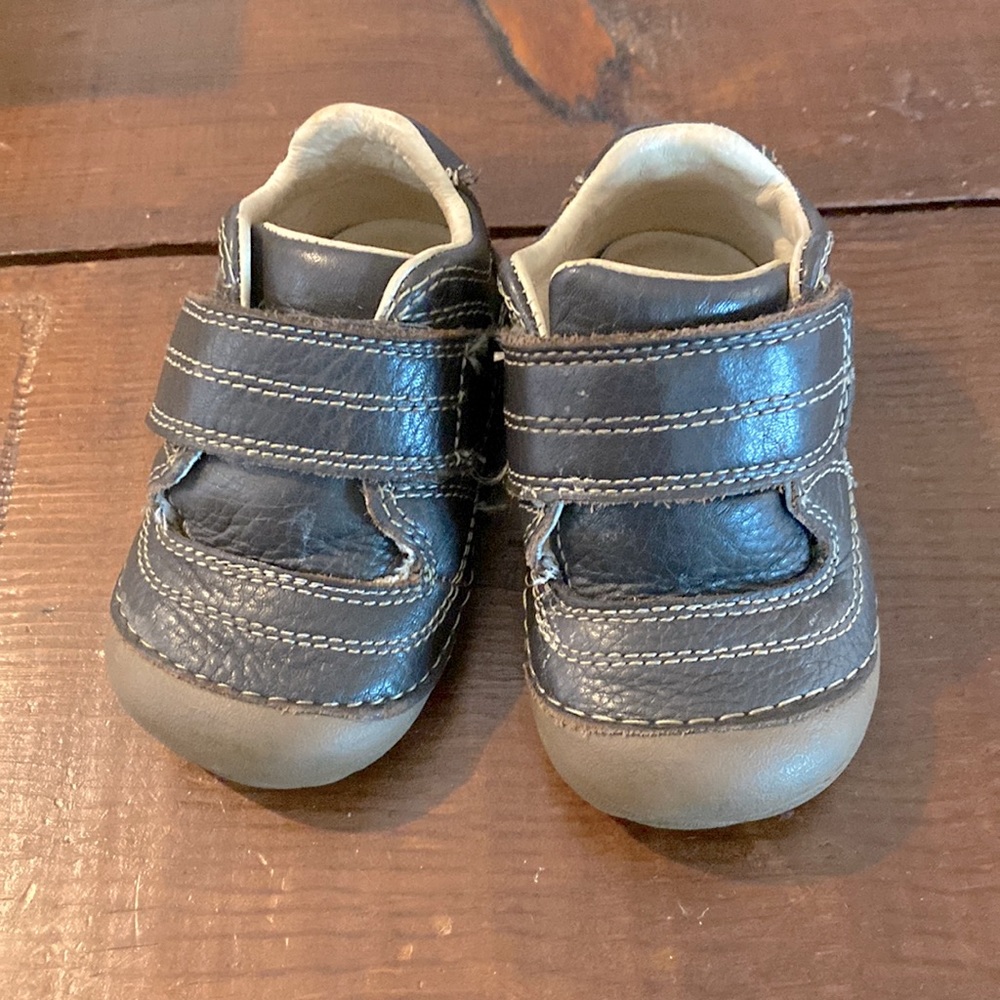 STRIDE RITE soft motion walking shoes